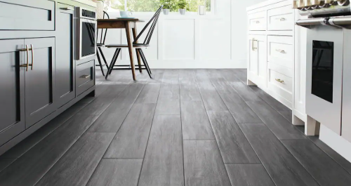 HOME DECORATORS 12MM BRIAR HILL OAK KRONO LAMINATE 