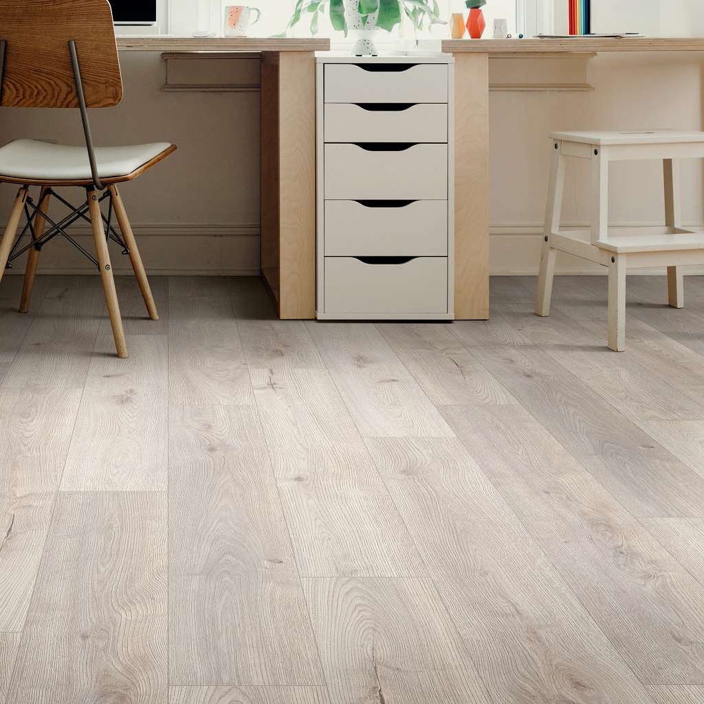 TIMELESS EXPRESSIVE JUNIPER OAK SHAW INDUSTRIES LAMINATE 