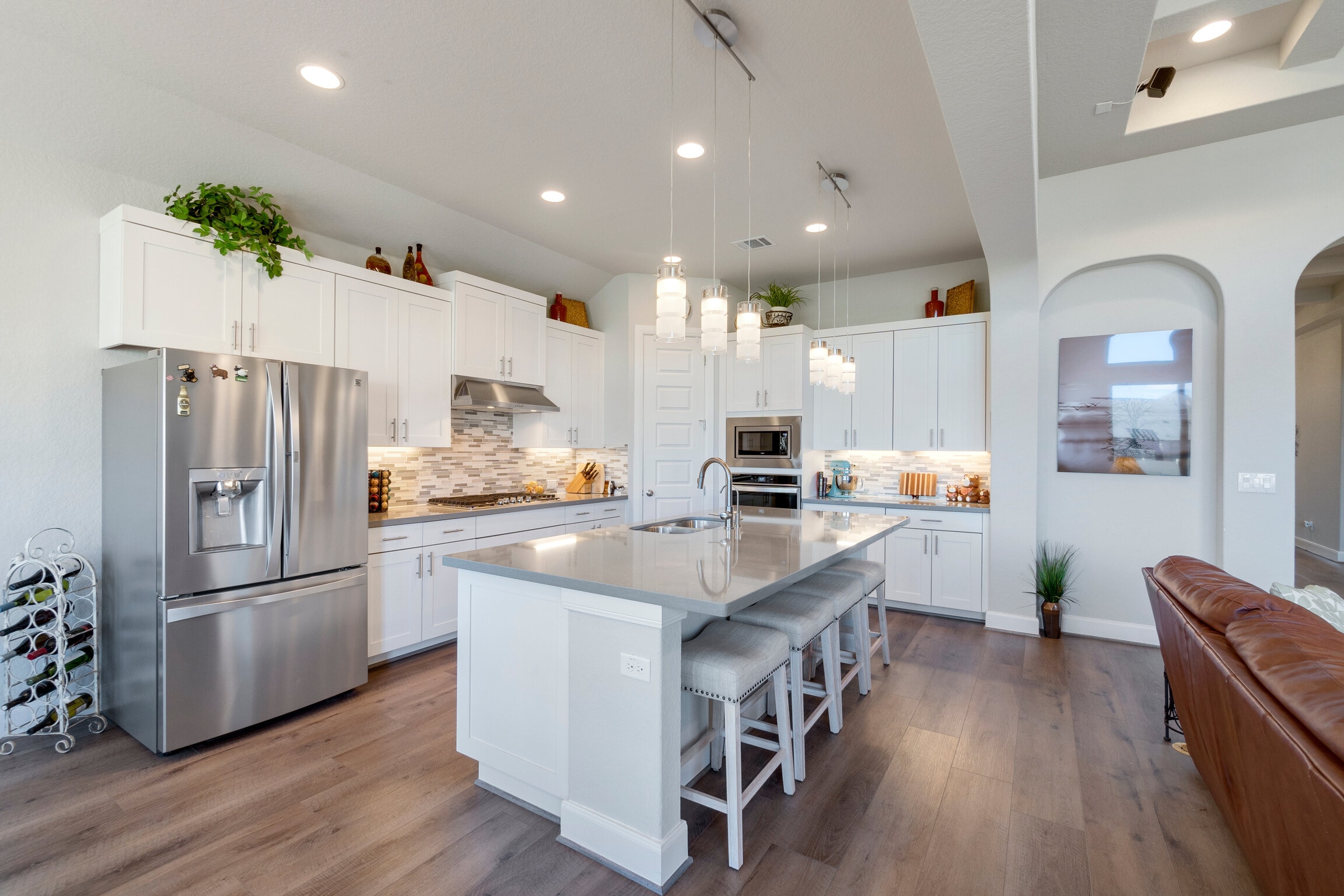 The Advantages of White Kitchen Cabinets: A Smart Investment for DFW Homeowners
